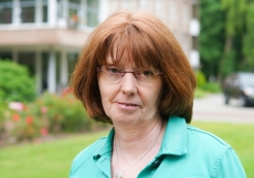 Frau Ostermann, Angela